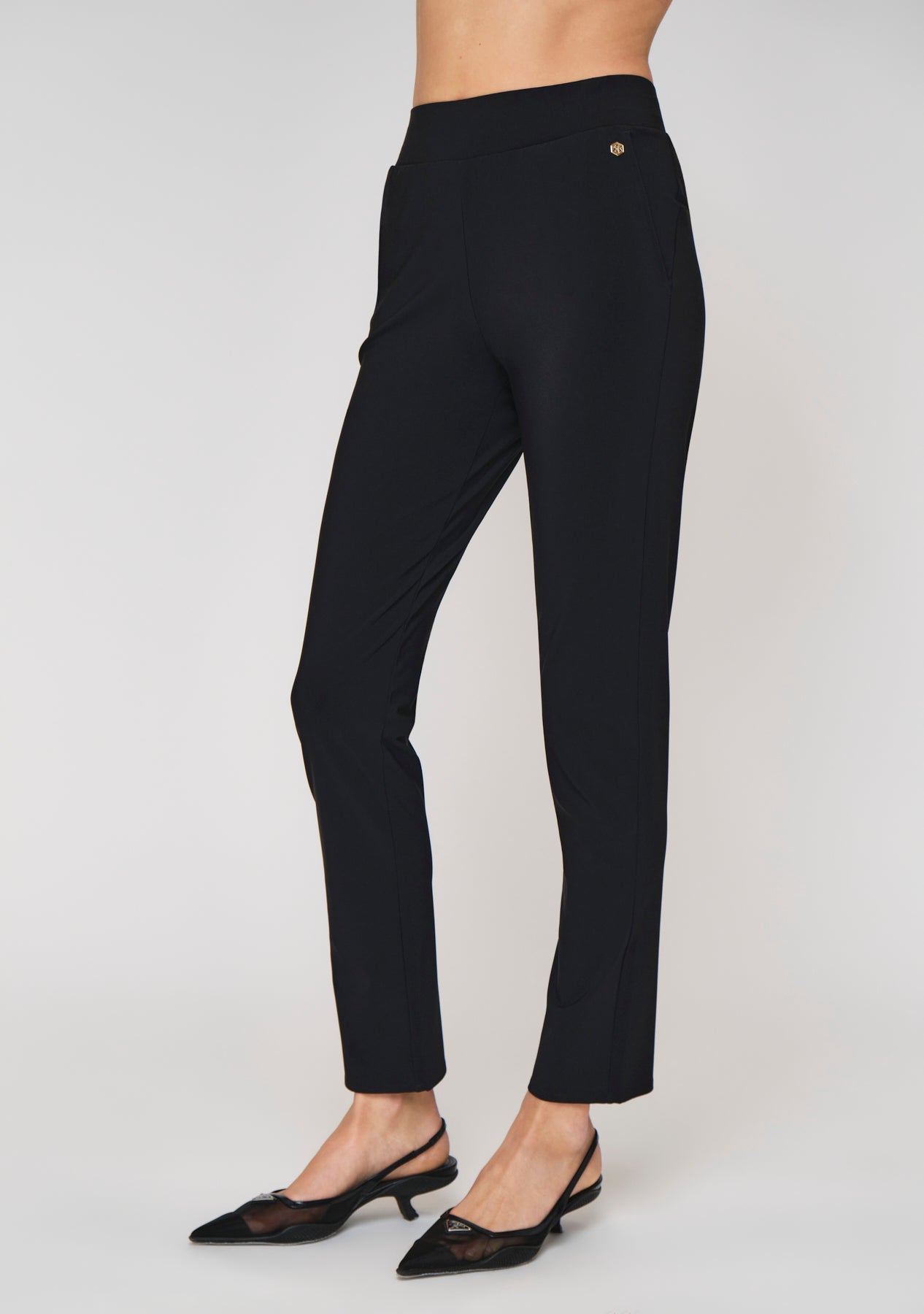 Greg Norman Women's Essential Pull-On Stretch Pants - Worldwide Golf Shops
